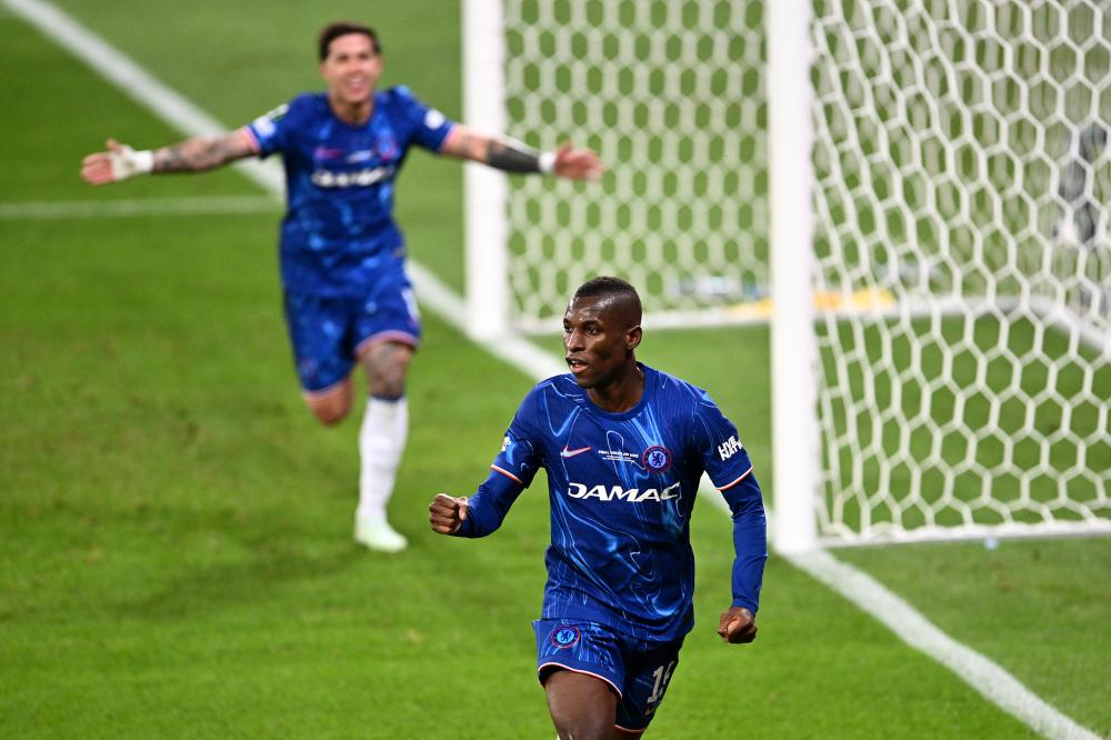 足球巴萨高层称将坚定走年轻化路线